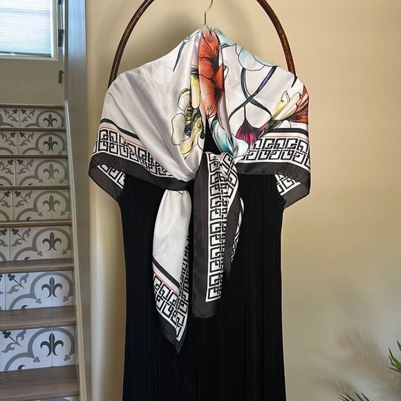 CHICOS Large Scarf - Picture 4 of 7